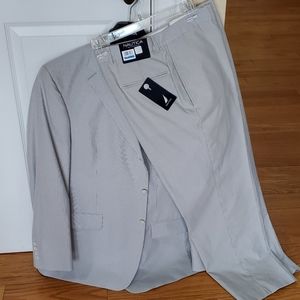 Nautica suit with 2 pair of slacks..